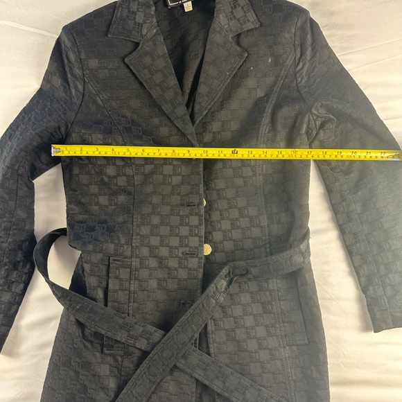 Black rain coat. - Picture 6 of 6